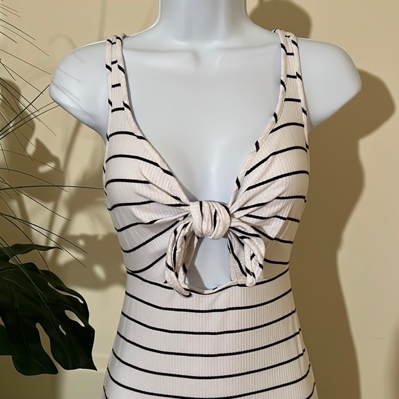 Express Knit Dress - Picture 3 of 6